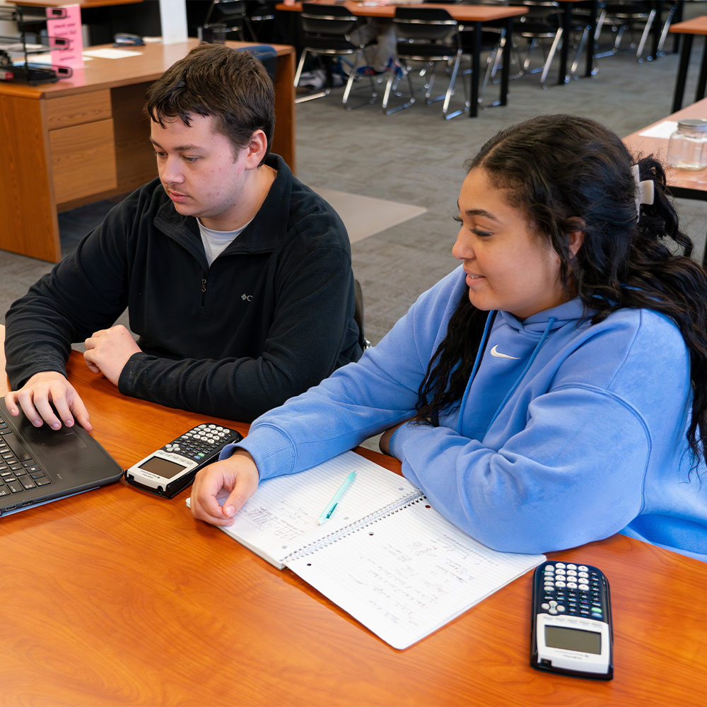 Students in the tutoring lab